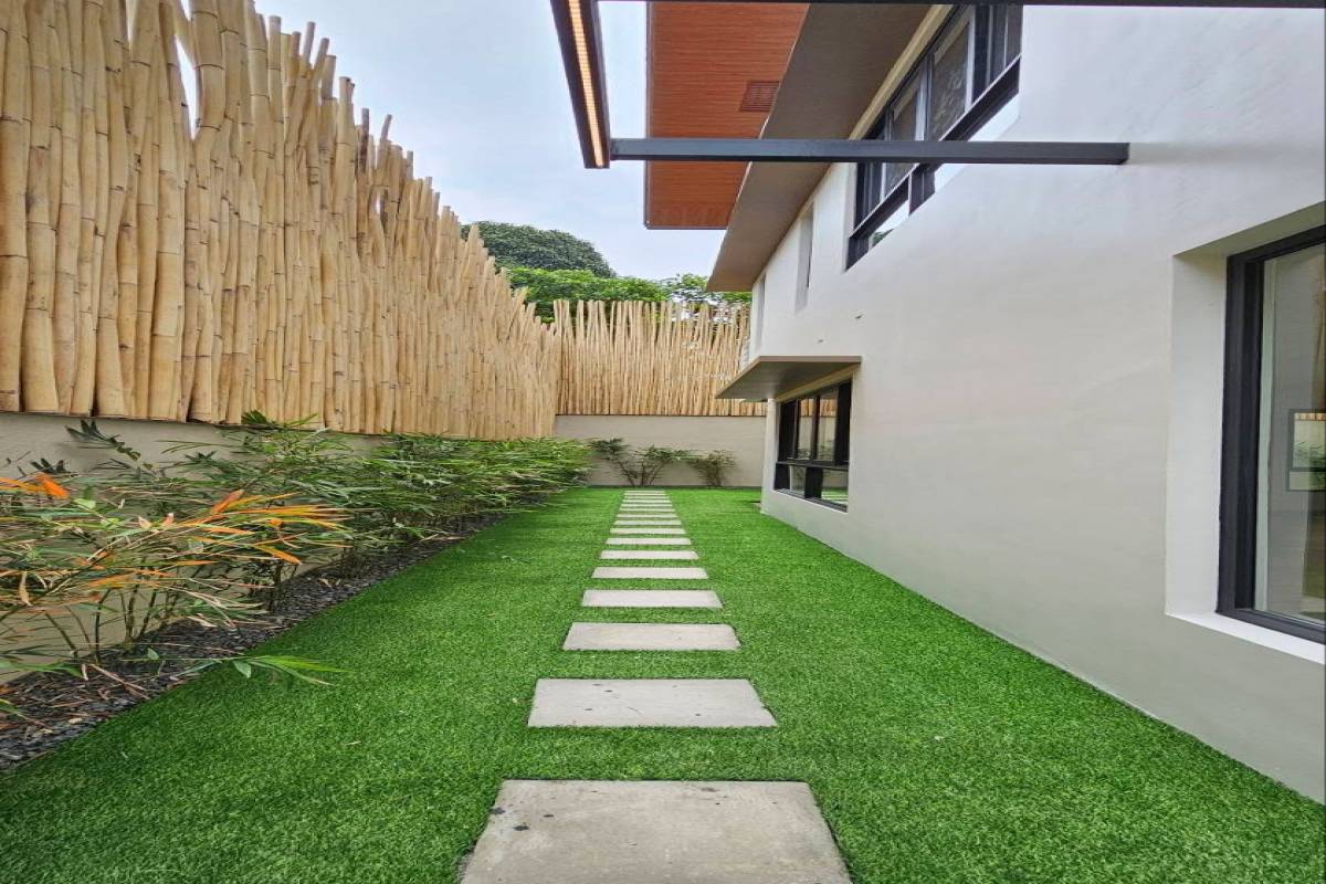 NATIONAL CAPITAL REGION (NCR),4 BathroomsBathrooms,House and Lot,1591