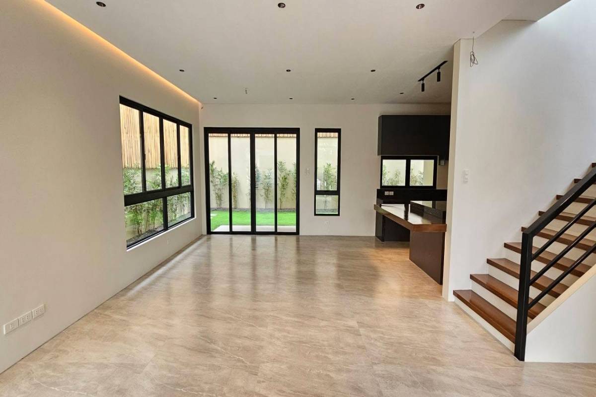 NATIONAL CAPITAL REGION (NCR),4 BathroomsBathrooms,House and Lot,1591