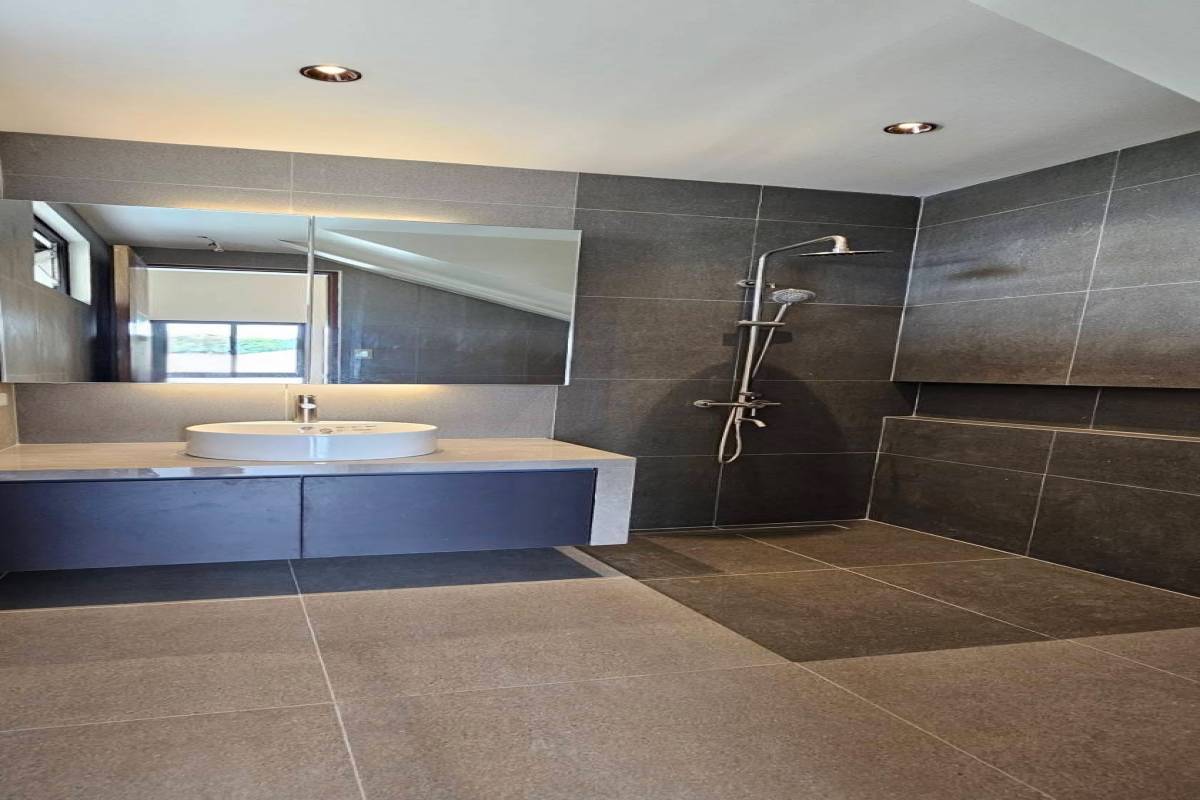 NATIONAL CAPITAL REGION (NCR),4 BathroomsBathrooms,House and Lot,1591